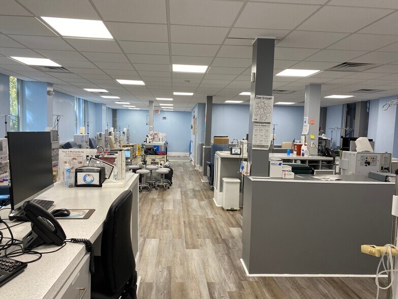 More Photos Of 5040 Snapfinger Woods Dr, Decatur Medical For Lease