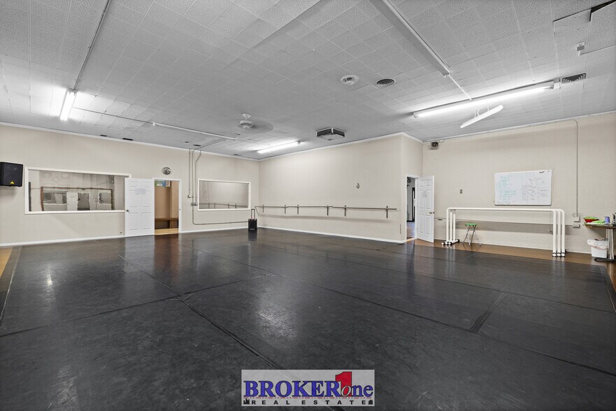 More Photos Of 225 N Wolcott St, Casper Flex For Lease