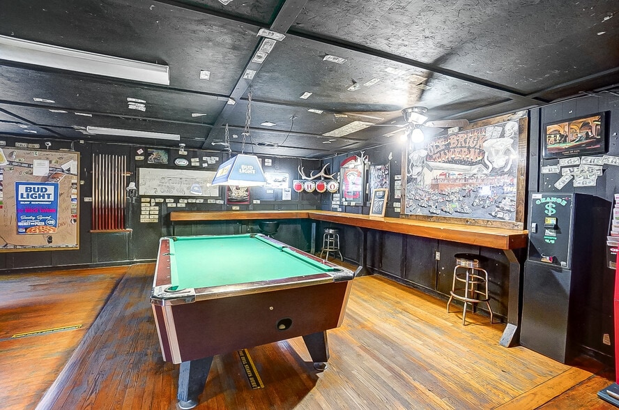 More Photos Of 3475 Mechanicsburg Rd, Springfield Bar For Sale