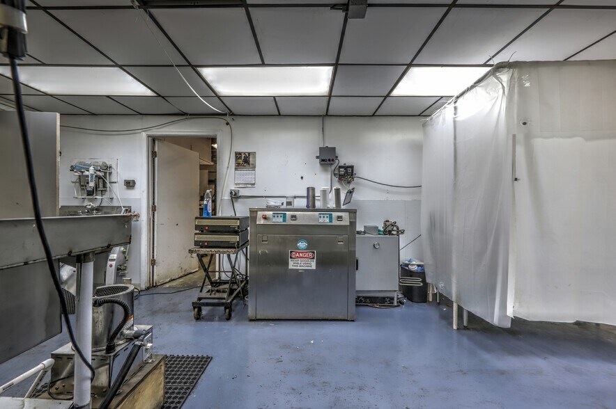 More Photos Of 15 Container Dr, Terryville Manufacturing For Sale