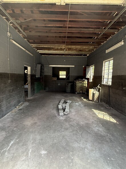 More Photos Of 3425 N 15th St, Tampa Auto Repair For Sale