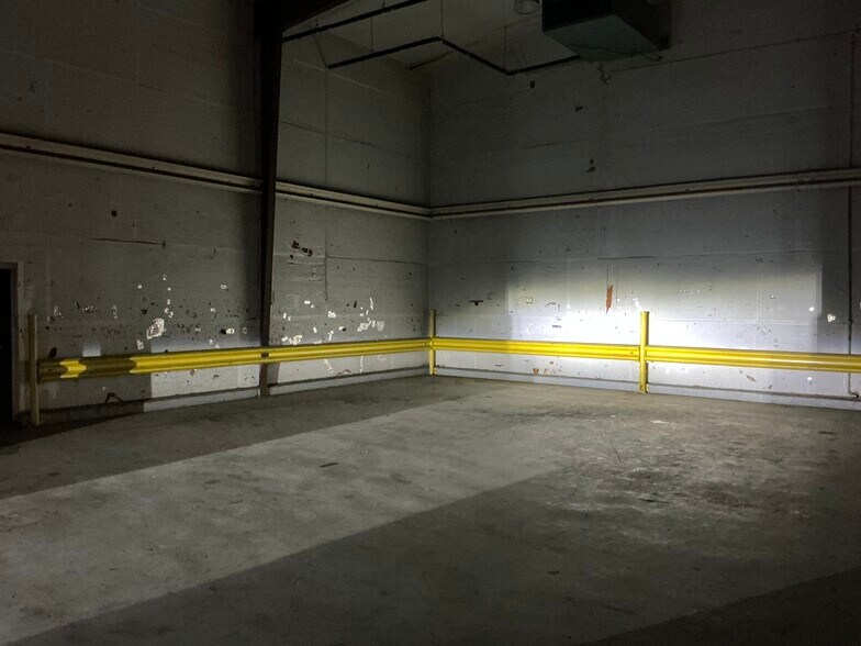 More Photos Of 908 Cecilia St, Alice Warehouse For Lease