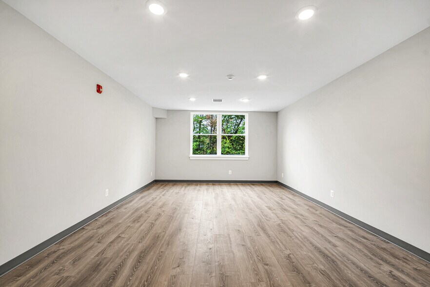 More Photos Of 2168 Bennett Rd, Philadelphia Warehouse For Lease