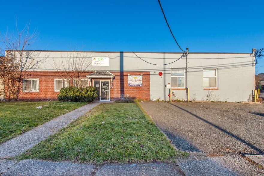 More Photos Of 95 Industrial St E, Clifton Warehouse For Sale