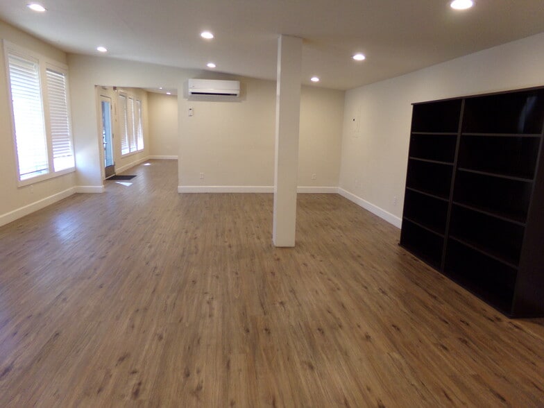 More Photos Of 9792 Highway 99, Live Oak Office For Lease