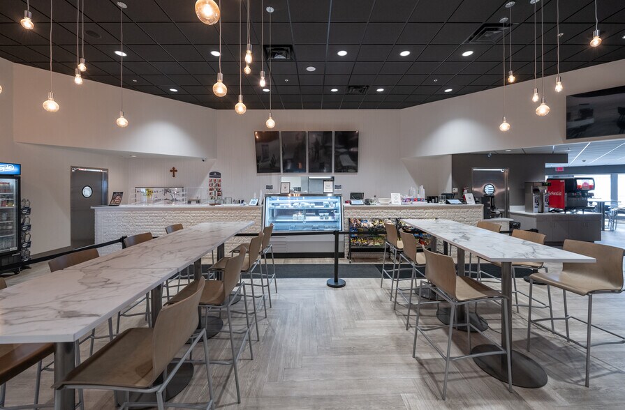 More Photos Of 1 Independent Dr, Jacksonville Office For Lease