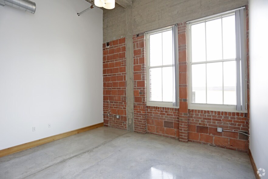 More Photos Of 117 W 20th St, Kansas City Apartments For Lease