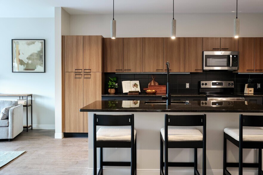 More Photos Of 52 Hanover St, Portland Apartments For Lease