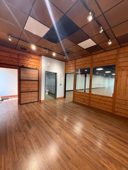 More Photos Of 210 E Main St, Montrose Office For Lease