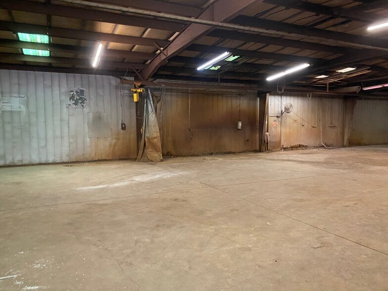 More Photos Of 1933 Will Ave NW, Grand Rapids Manufacturing For Lease