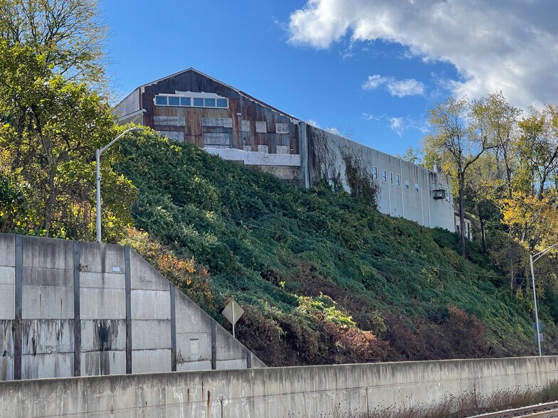 More Photos Of 3001 Pulawski Way, Pittsburgh Warehouse For Sale