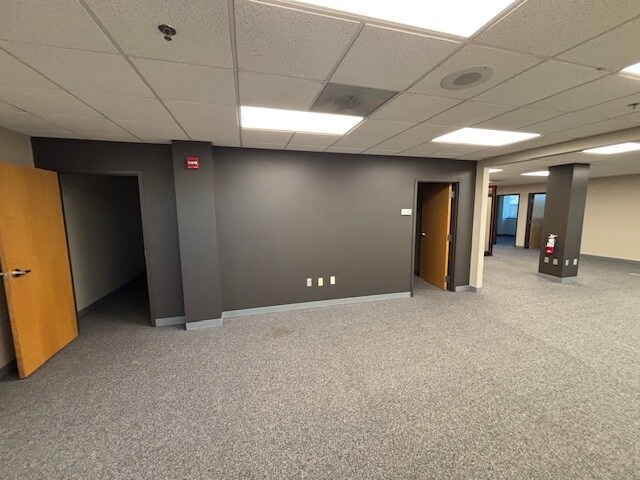 More Photos Of 610 E Walnut St, Evansville Office For Sale