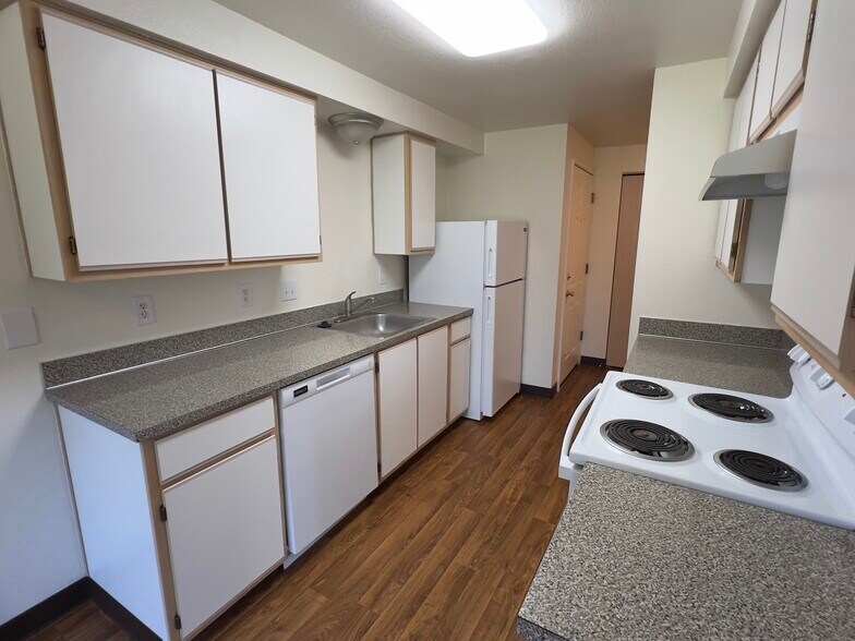 More Photos Of 937 SE Sheridan Rd, Sheridan Apartments For Sale