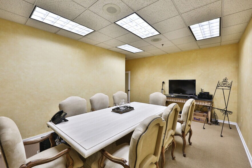 More Photos Of 400-415 Executive Dr, Langhorne Medical For Lease