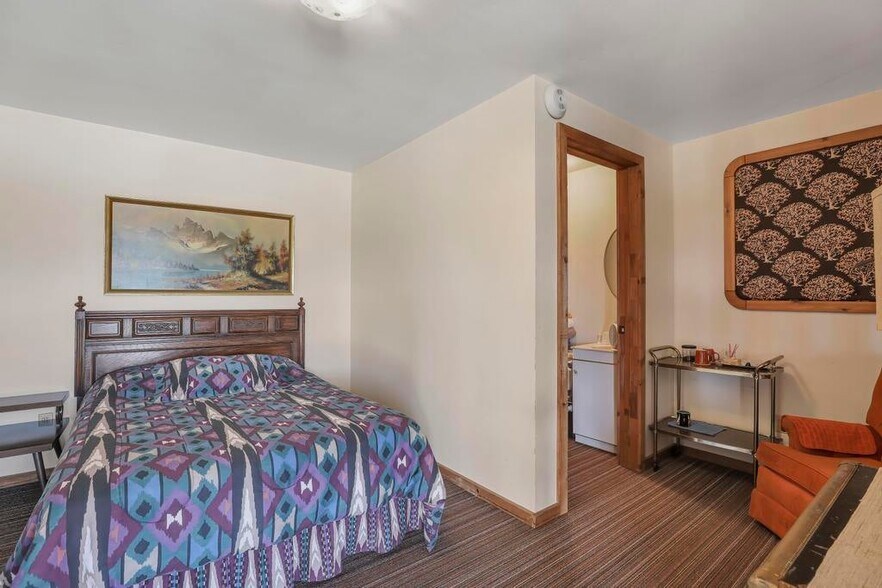 More Photos Of 319 W Magic Rd, West Magic Hospitality For Sale