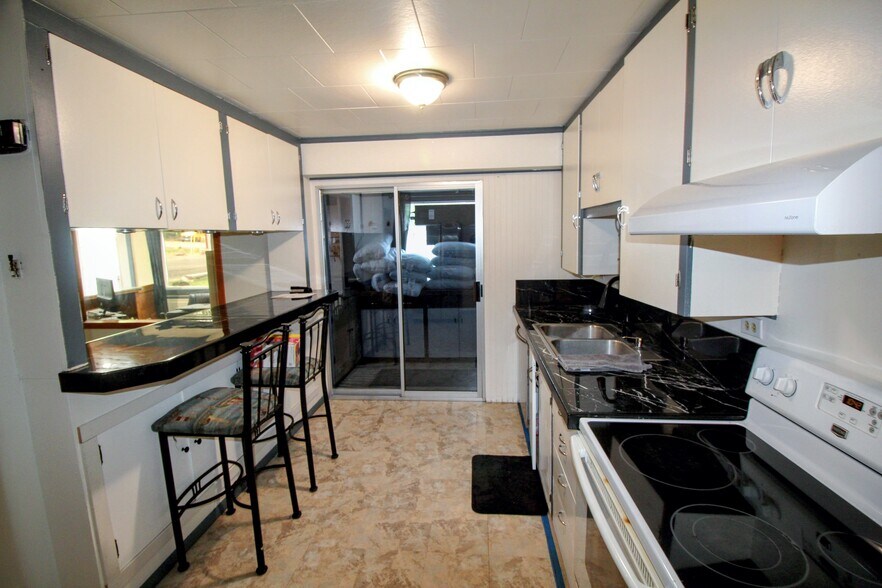 More Photos Of 616 Mill St, Maupin Hotel For Sale