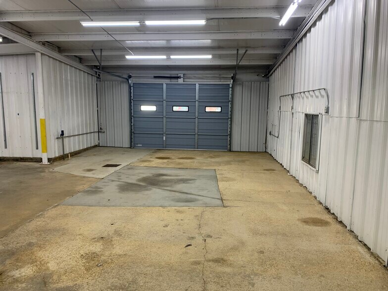 More Photos Of 123 E Plymouth Rd, Columbus Industrial For Lease