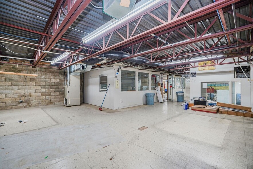 More Photos Of 1940 McDonald Ave, Brooklyn Auto Repair For Lease