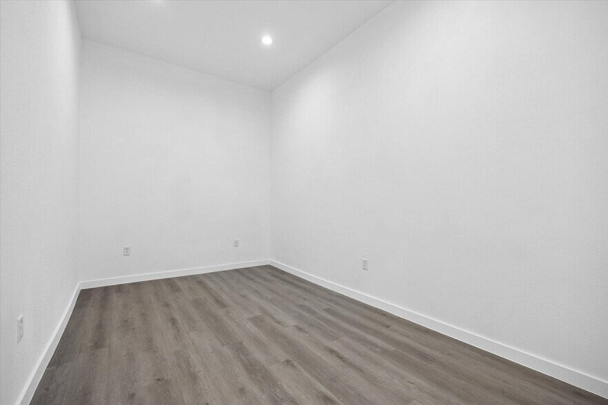 More Photos Of 26621 Cook Field Rd, Katy Loft Creative Space For Lease