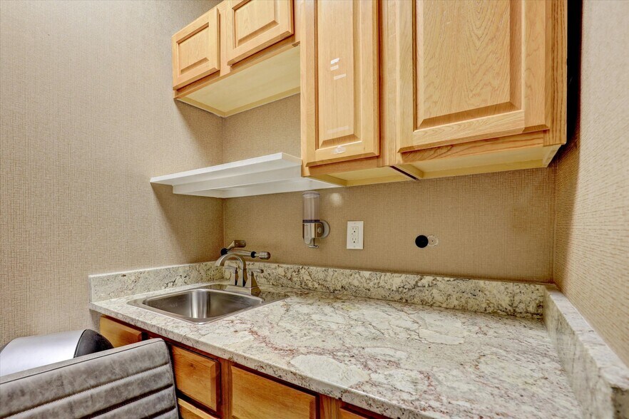 More Photos Of 176 US Highway 9, Englishtown Office For Lease