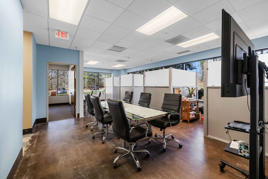 More Photos Of 600 Irving Pky, Holly Springs Light Manufacturing For Sale