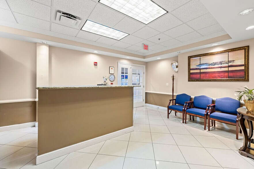More Photos Of 1555 Indian River Blvd, Vero Beach Medical For Lease