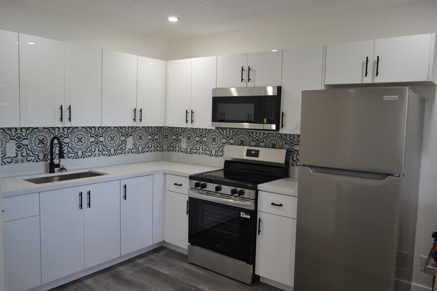 More Photos Of 940 NW 8th Ave, Pompano Beach Apartments For Sale