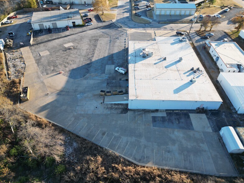 More Photos Of 6923 E 14th St, Tulsa Service For Sale