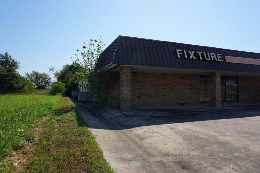 More Photos Of 804 Shannon Rd E, Sulphur Springs Freestanding For Sale