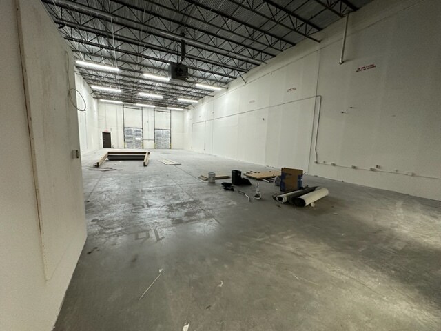 More Photos Of 997 Mansell Rd, Roswell Light Distribution For Lease
