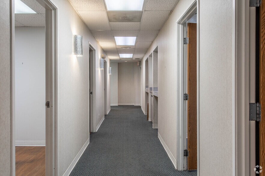 More Photos Of 4015-4059 W Dublin-Granville Rd, Dublin Office For Sale