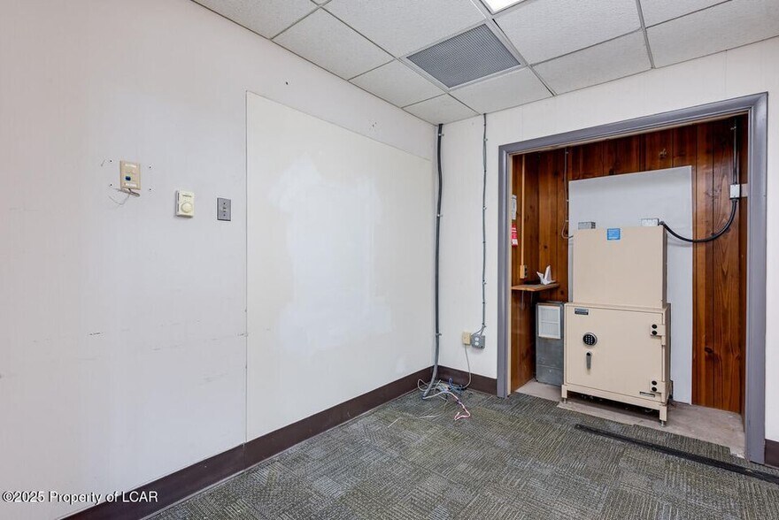 More Photos Of 14 N Main St, Plains Bank For Lease