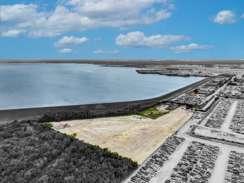 More Photos Of 513 Idlewild Rd, Grand Prairie Land For Lease