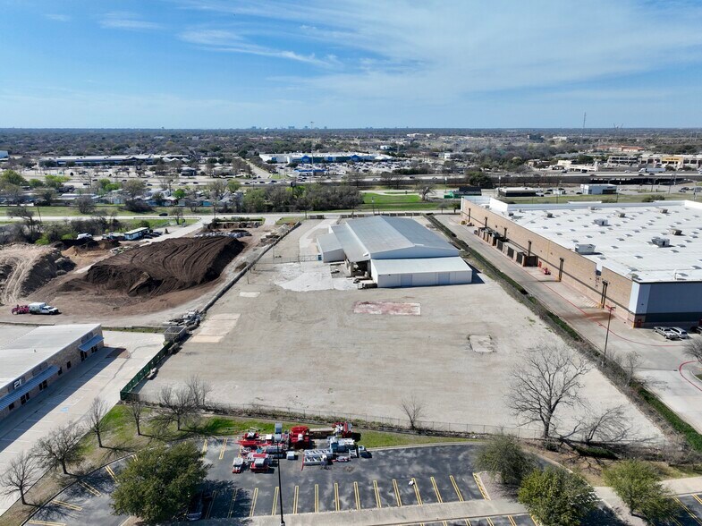 More Photos Of 6000 Split Trail Rd, Plano Warehouse For Lease