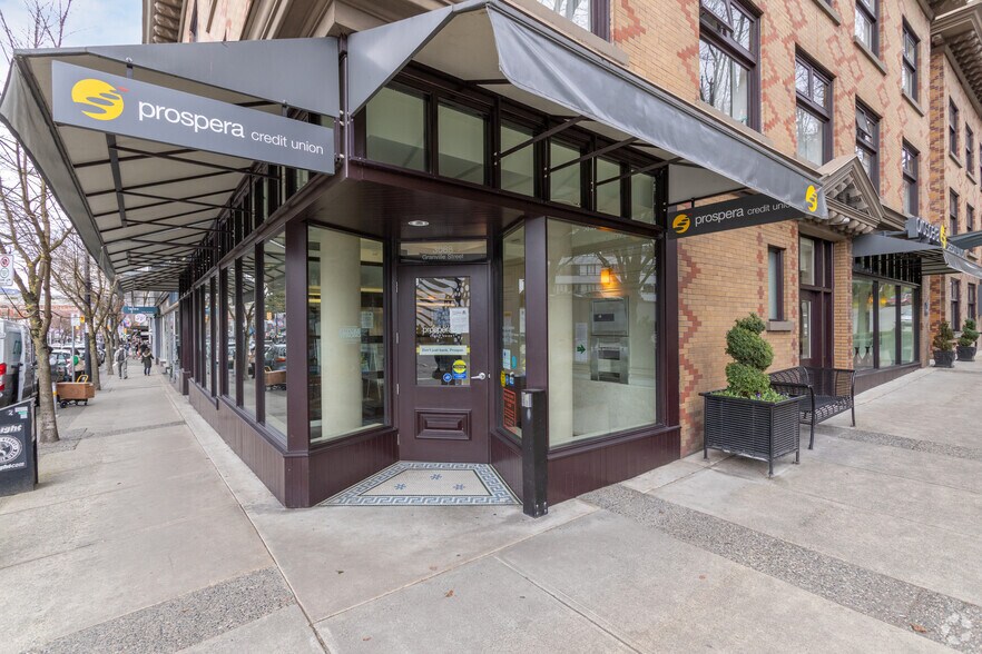 More Photos Of 3050-3088 Granville St, Vancouver Storefront Retail Residential For Sale