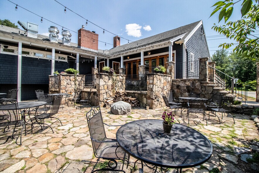 More Photos Of 27 Western Ave, Kennebunk Restaurant For Sale