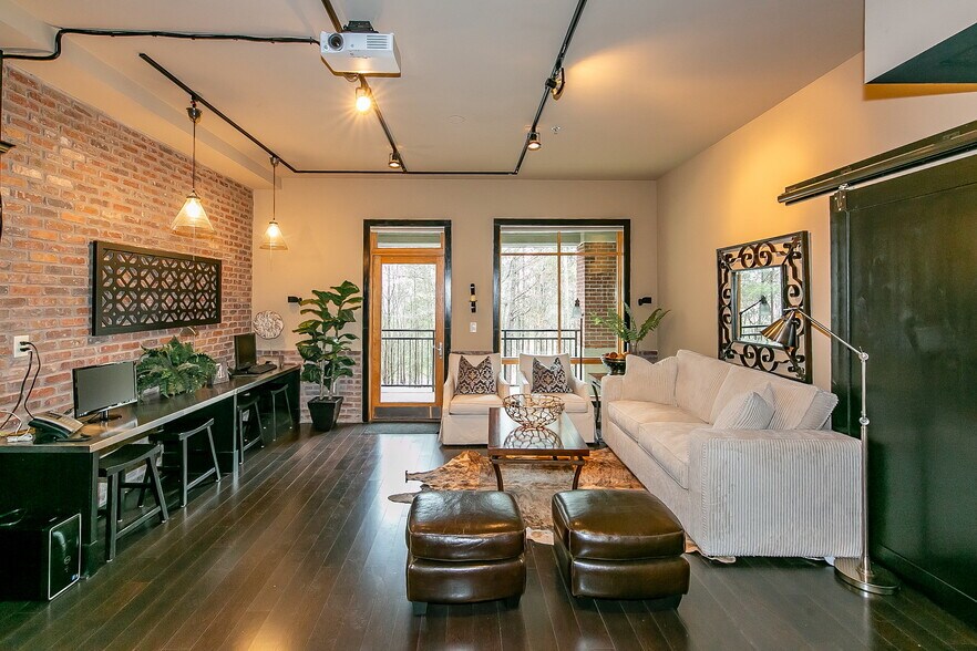 More Photos Of 319 Atlanta St, Marietta Office For Sale