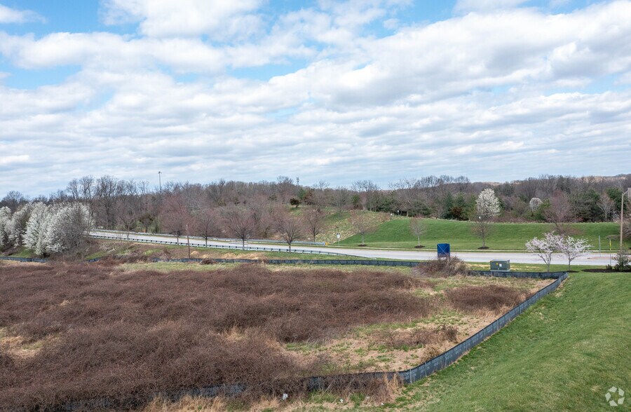 More Photos Of Eternal Rings Dr, Laurel Flex For Lease