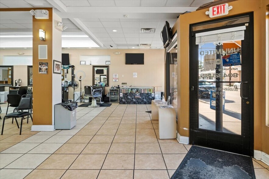 More Photos Of 103-105 W Brookland Park Blvd, Richmond General Retail For Sale