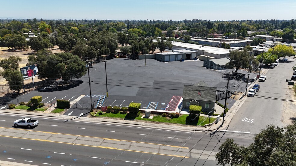 More Photos Of 4560 Auburn Blvd, Sacramento Distribution For Sale