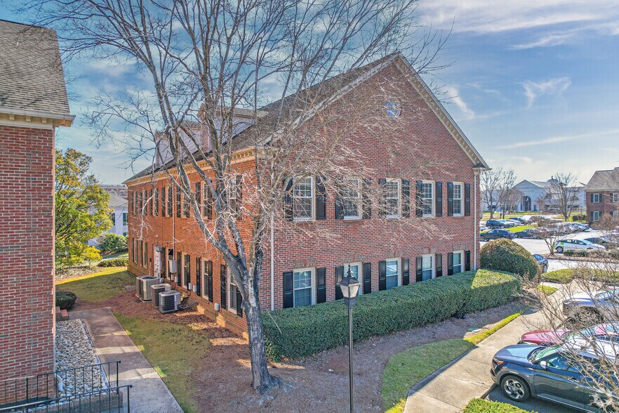 More Photos Of 6831 Fairview Rd, Charlotte Office For Sale