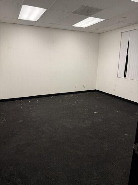 More Photos Of 4770 W University Ave, Las Vegas Warehouse For Sale