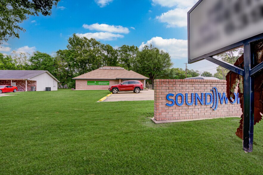 More Photos Of 1321 S John Redditt Dr, Lufkin General Retail For Sale