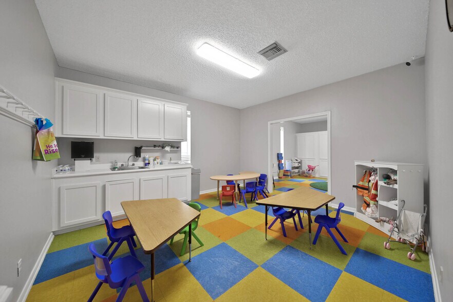 More Photos Of 6265 Shadowbend, The Woodlands Coworking Space