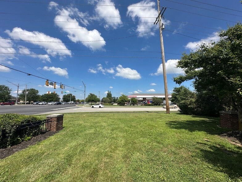 More Photos Of 11591 Olio Rd, Fishers Drugstore For Sale