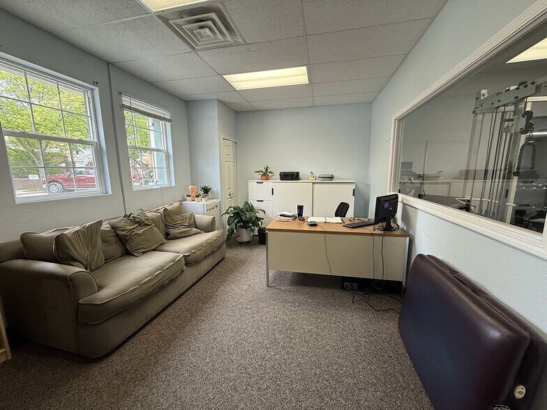 More Photos Of 104-110 E Dudley St, Maumee Office For Lease