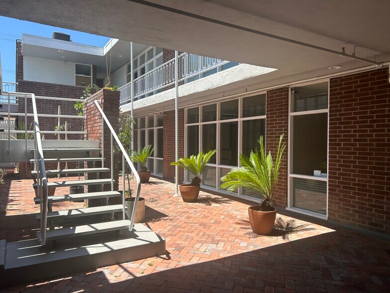 More Photos Of 8906 W Olympic Blvd, Beverly Hills Office For Lease