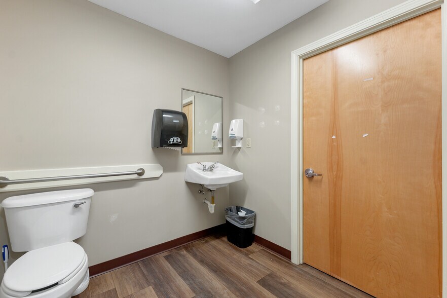 More Photos Of 1 Mound Ct, Merrimack Medical For Sale