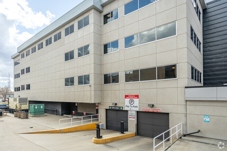 More Photos Of 7609 109th St NW, Edmonton Medical For Sale