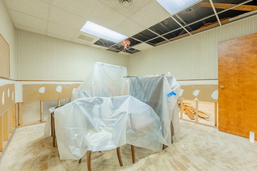 More Photos Of 65 E Main St, Pulaski Coworking Space